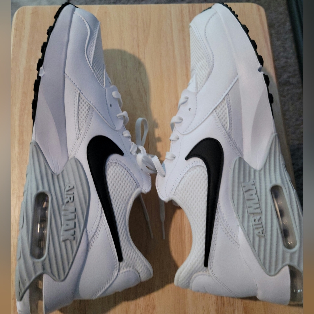 New, Sz 12 Nike Air Max Excee